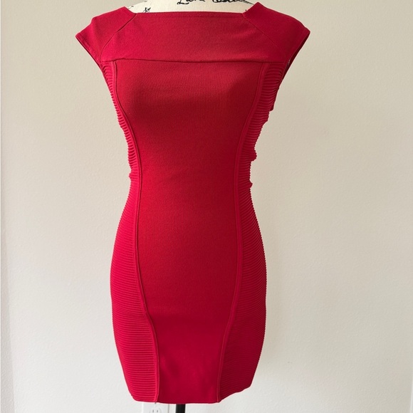 Bebe Bandage Dress Off Shoulder Red Scarlet Sz M Cherry girl Glam Preppy core - Picture 12 of 15